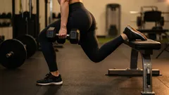 Come eseguire correttamente gli squat split alla bulgara: tecnica, errori comuni e consigli.