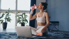 Allenarsi al mattino o alla sera: cosa è meglio per bruciare i grassi e aumentare la massa muscolare?