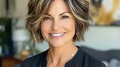 Tagli di capelli dopo i 40 anni: quale taglio scegliere per apparire elegante senza piega