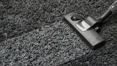 Cospargete questo ingrediente da cucina e passate l'aspirapolvere: il vostro tappeto avrà un profumo e un aspetto come nuovi.