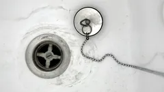 Cosa fare se in bagno o in cucina si avverte un odore sgradevole proveniente dalle tubature?